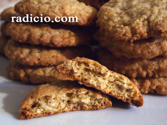 Biscuits with oats and nuts
