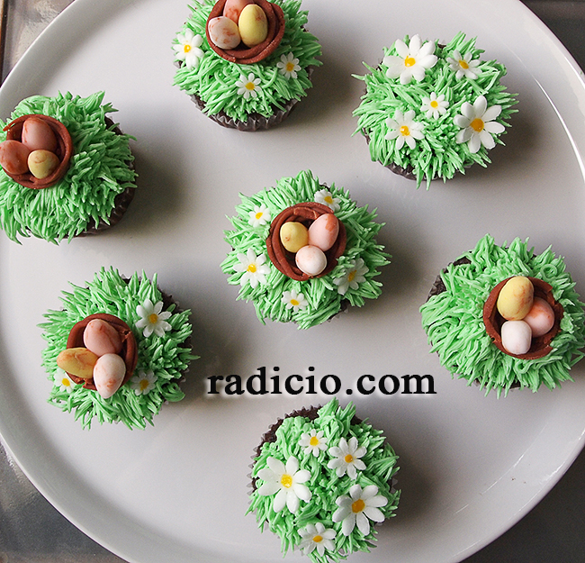 Easter kapkeik with sugar paste