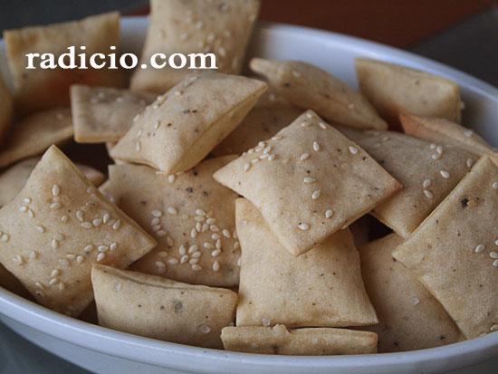 Crackers with pepper