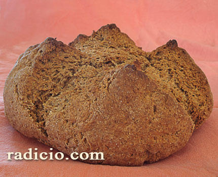 Μαύρο ψωμί χωρίς μαγιά (irish bread)