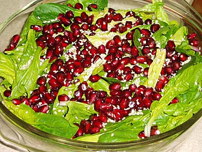 Salad with spinach and pomegranate